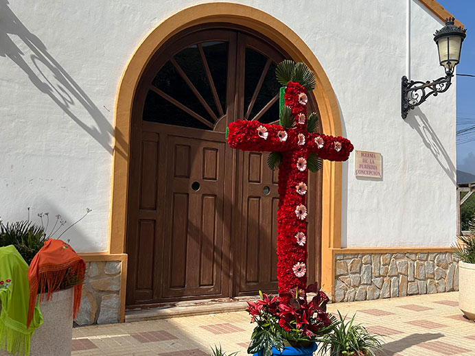 Imagen de las Cruces de Mayo en los pueblos del Oeste