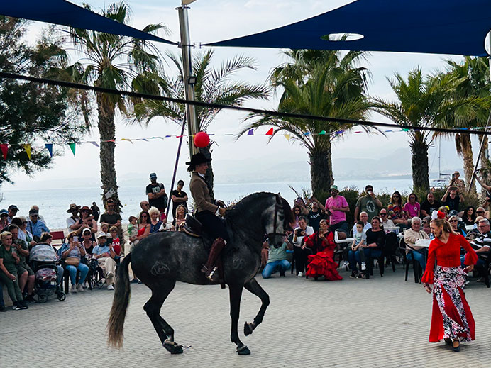 Imagen de las Cruces de Mayo en los pueblos del Oeste