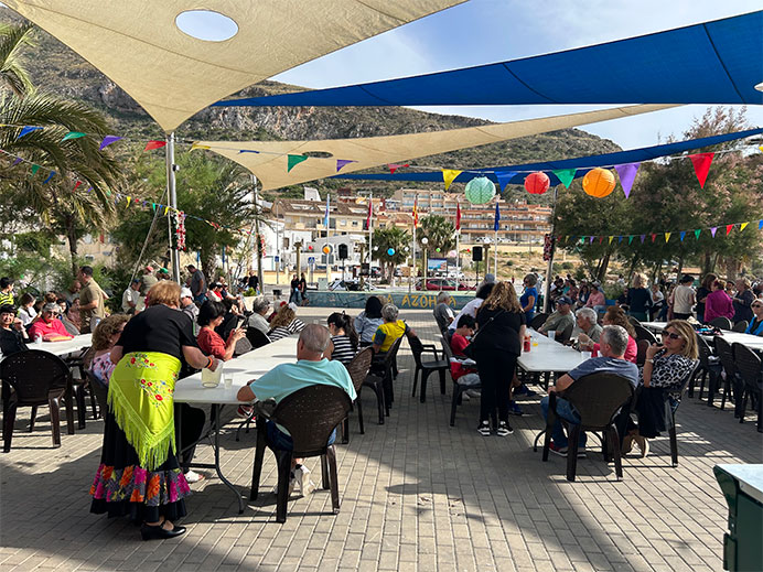 Imagen de las Cruces de Mayo en los pueblos del Oeste